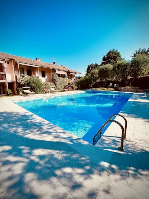 Residenza Riviera Degli Olivi Apartment Тори дел Бенако Екстериор снимка
