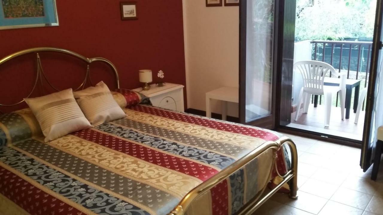 Residenza Riviera Degli Olivi Apartment Тори дел Бенако Екстериор снимка
